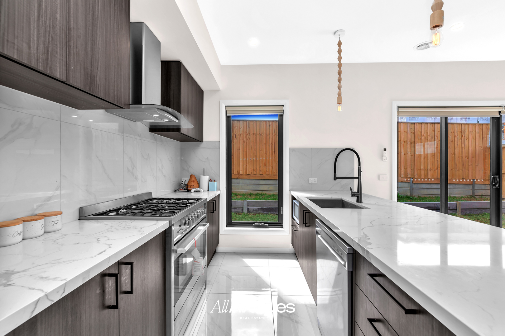 37 Hedgevale Drive, OFFICER, VIC 3809