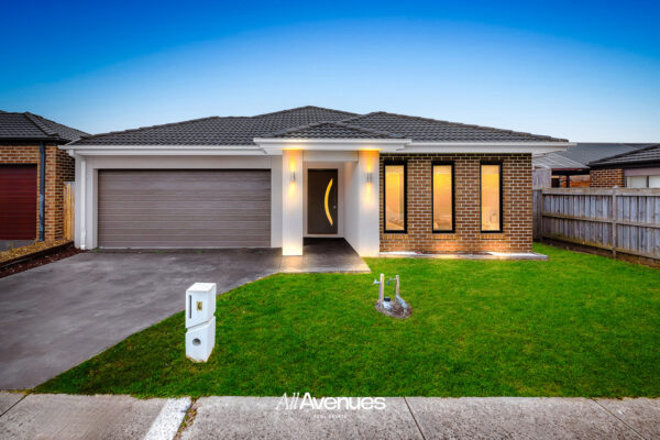 4 Eminence Drive, CRANBOURNE WEST, VIC 3977