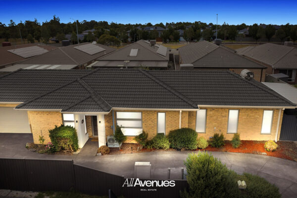 34 Genevieve Circuit, CRANBOURNE EAST, VIC 3977