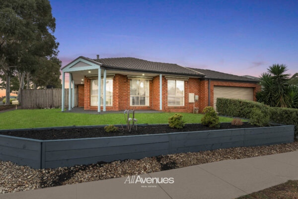 24 Yammerbook Way, CRANBOURNE EAST, VIC 3977