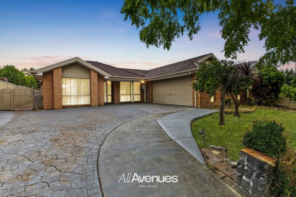 126 Strathaird Drive, NARRE WARREN SOUTH, VIC 3805