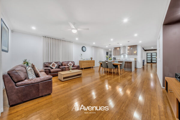 19 Merrin Circuit, CLYDE NORTH, VIC 3978