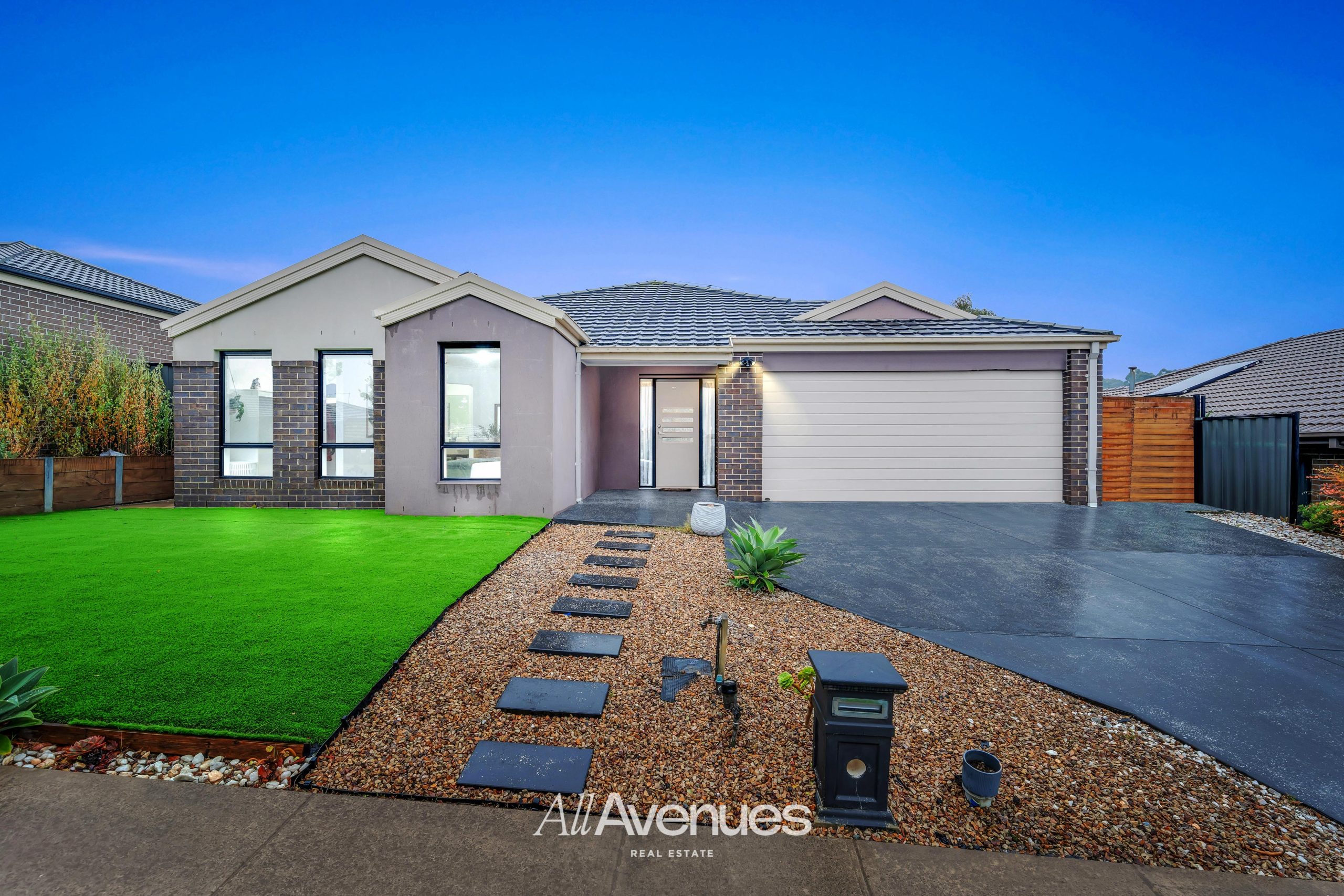 32 Victoria Place, PAKENHAM, VIC 3810