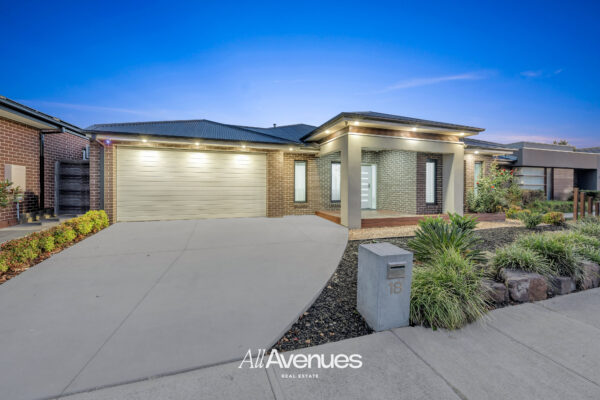 18 Deoro Parade, CLYDE NORTH, VIC 3978
