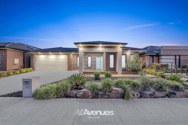 18 Deoro Parade, CLYDE NORTH, VIC 3978
