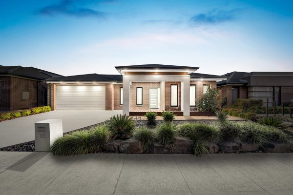 18 Deoro Parade, CLYDE NORTH, VIC 3978
