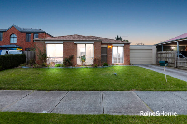 19 Daphne Way, CRANBOURNE NORTH, VIC 3977