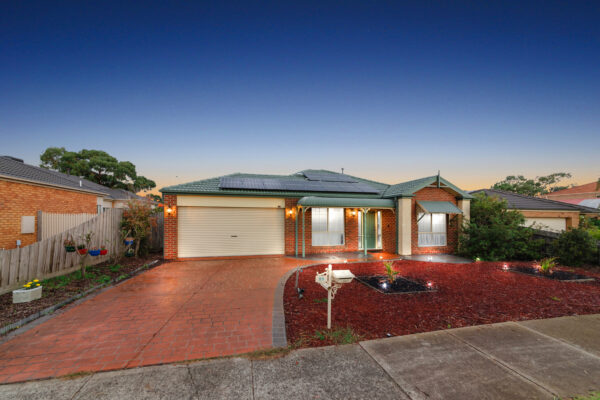 11 Cobbler Grange, LYNBROOK, VIC 3975
