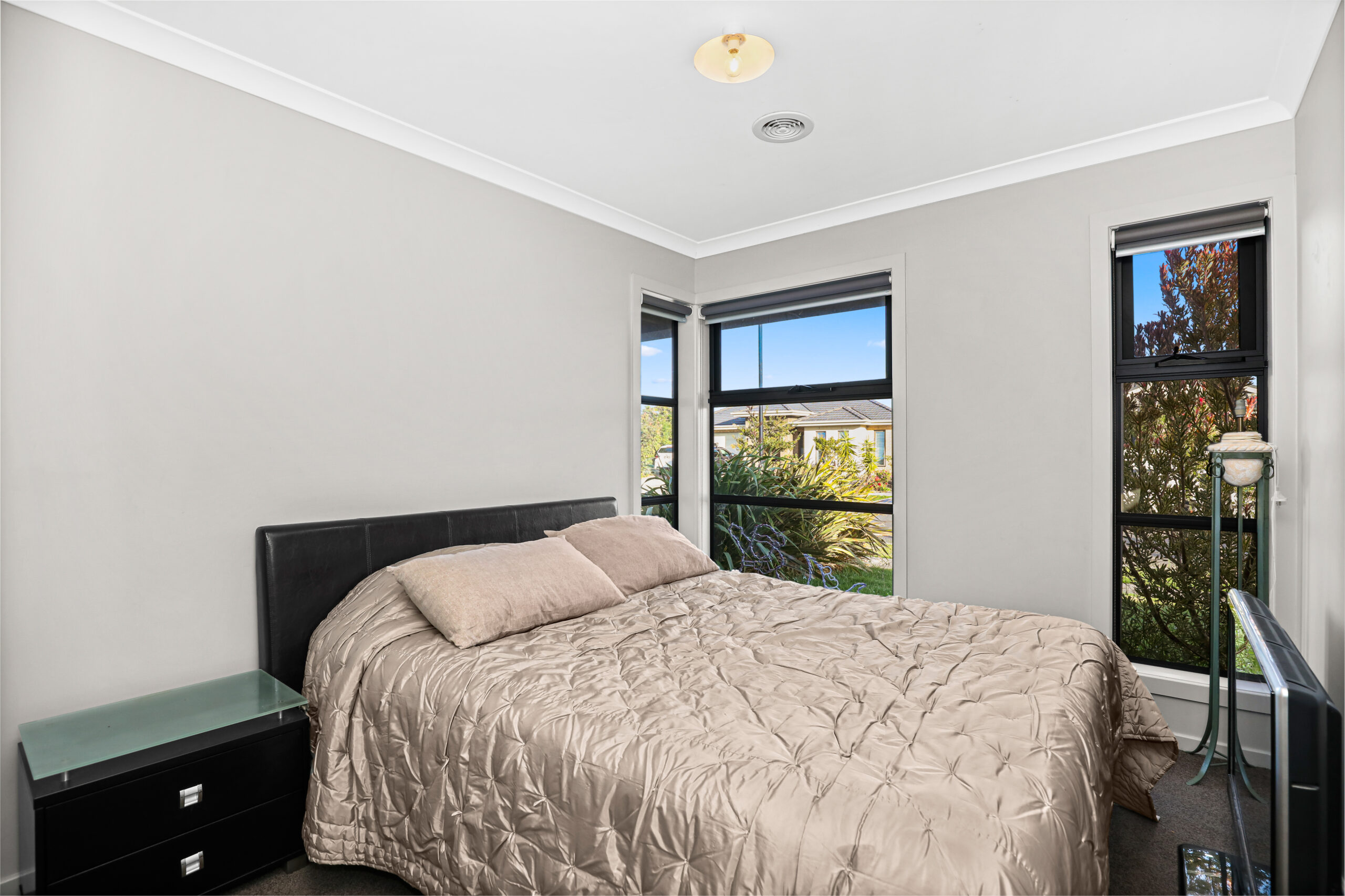 31 Fieldstone Crescent, Cranbourne North - Thumbnail 2