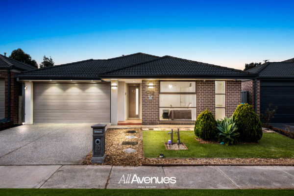 10 Arrow Road, CRANBOURNE EAST, VIC 3977