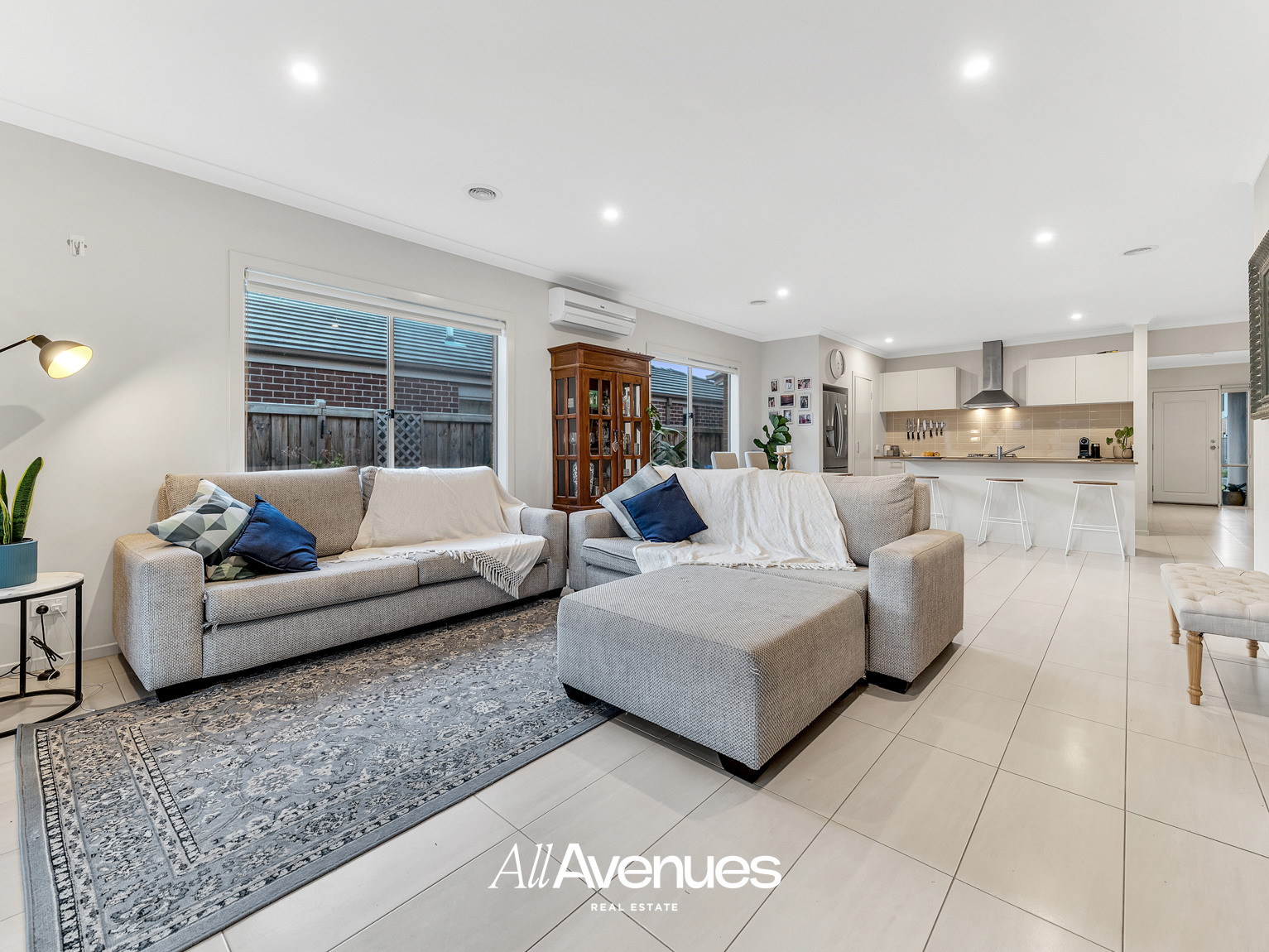 12 Fenway Boulevard, Clyde North - Thumbnail 2