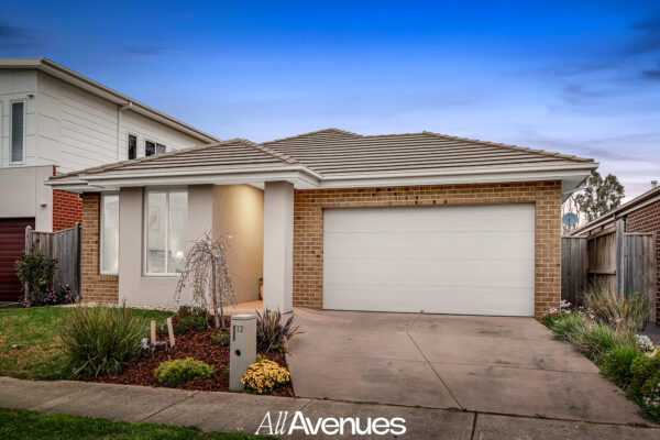 12 Fenway Boulevard, CLYDE NORTH, VIC 3978