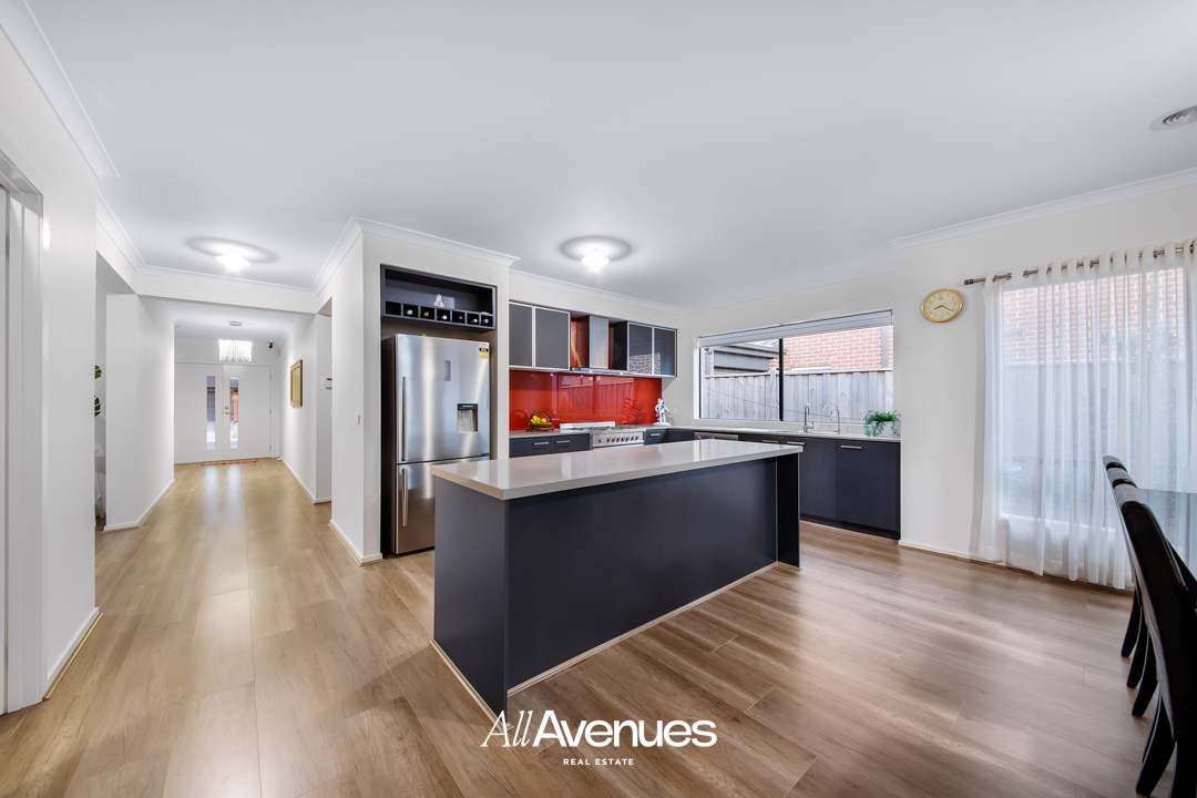 24 Bazadaise Drive, CLYDE NORTH, VIC 3978