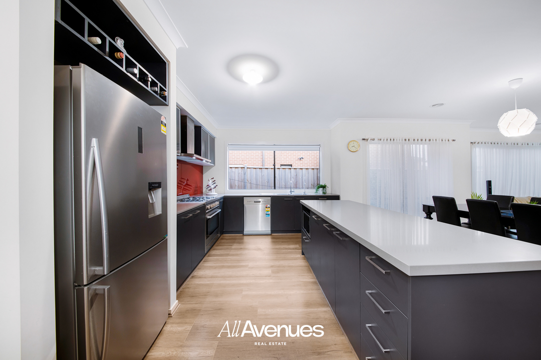 24 Bazadaise Drive, CLYDE NORTH, VIC 3978