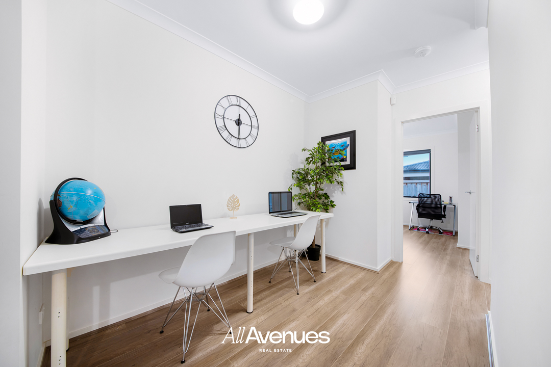24 Bazadaise Drive, CLYDE NORTH, VIC 3978