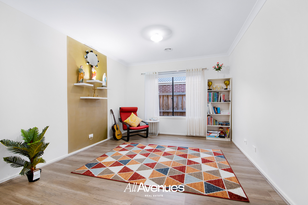 24 Bazadaise Drive, CLYDE NORTH, VIC 3978