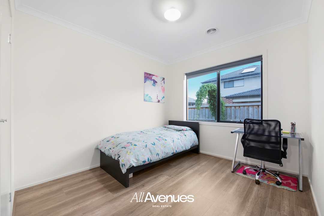 24 Bazadaise Drive, CLYDE NORTH, VIC 3978