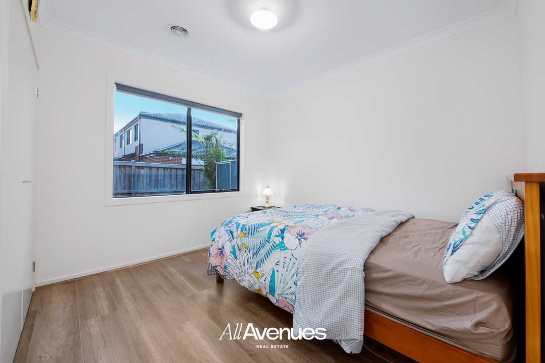 24 Bazadaise Drive, CLYDE NORTH, VIC 3978