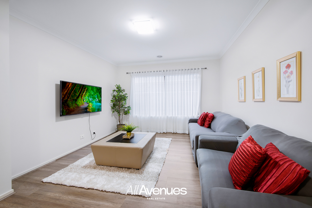 24 Bazadaise Drive, CLYDE NORTH, VIC 3978