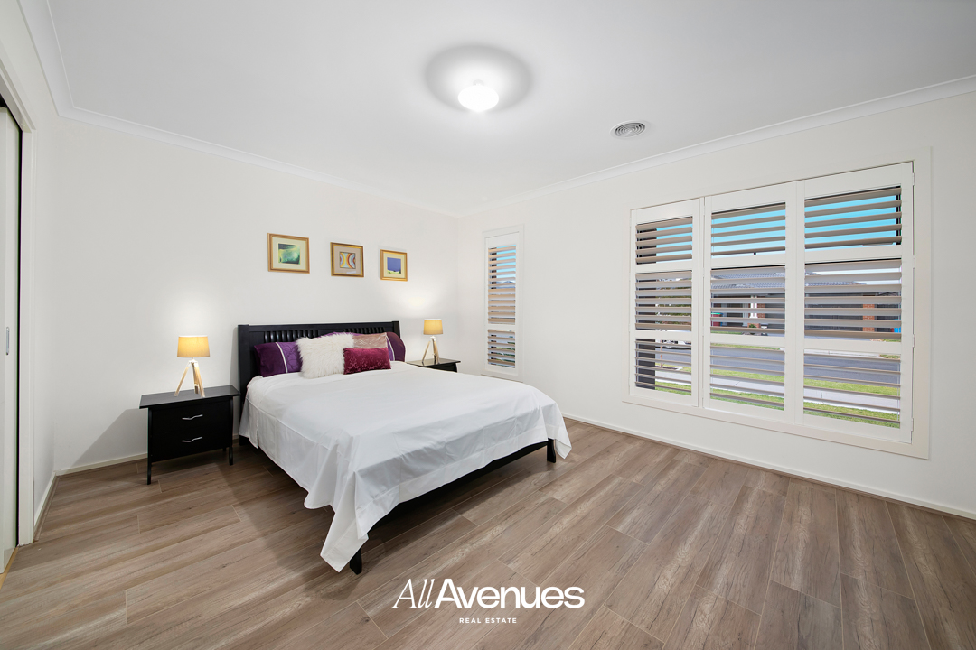 24 Bazadaise Drive, CLYDE NORTH, VIC 3978