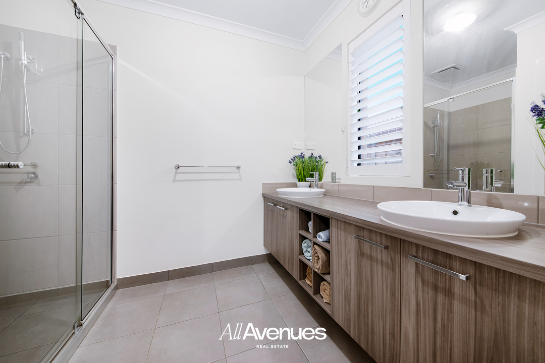24 Bazadaise Drive, CLYDE NORTH, VIC 3978