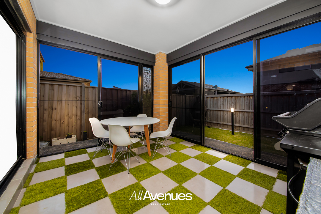 24 Bazadaise Drive, CLYDE NORTH, VIC 3978