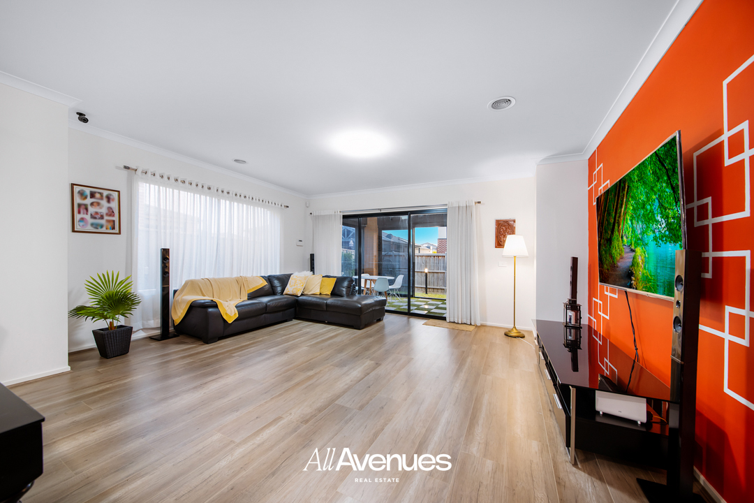 24 Bazadaise Drive, CLYDE NORTH, VIC 3978