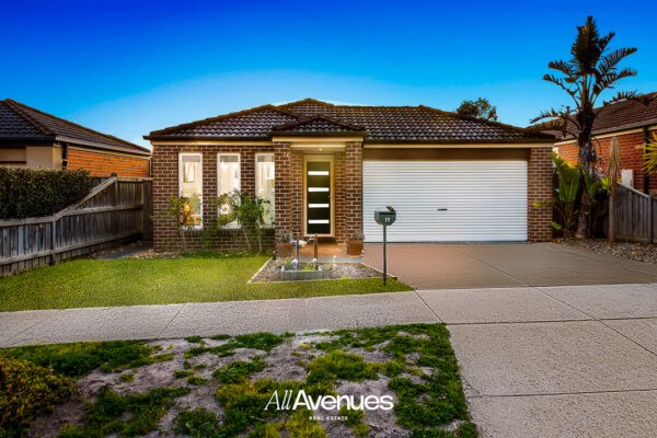 17 Bushranger Boulevarde, CRANBOURNE EAST, VIC 3977