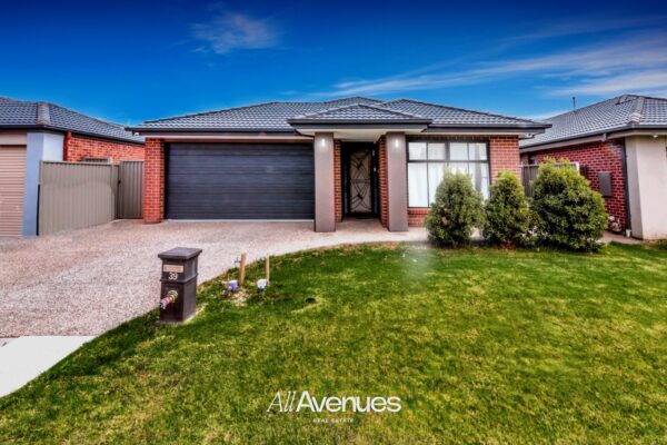 39 Greenaway Terrace, CRANBOURNE EAST, VIC 3977
