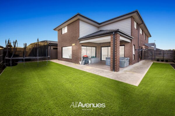 1 Chianina Lane, CLYDE NORTH, VIC 3978