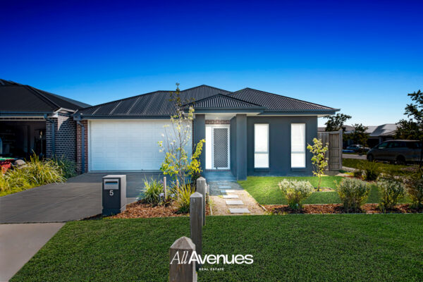 5 Girona Drive, CLYDE NORTH, VIC 3978