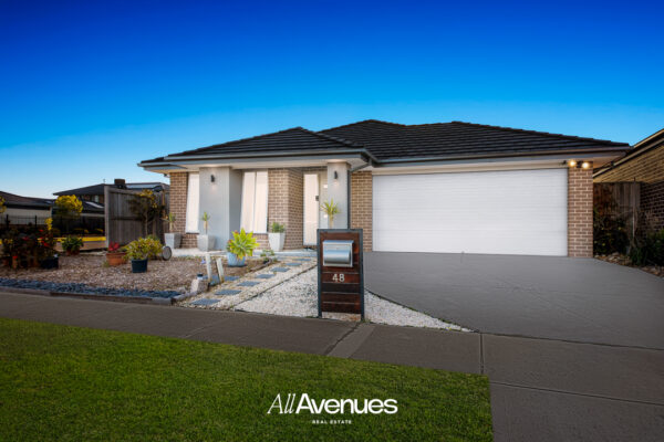 48 Elmsford Crescent, CRANBOURNE WEST, VIC 3977