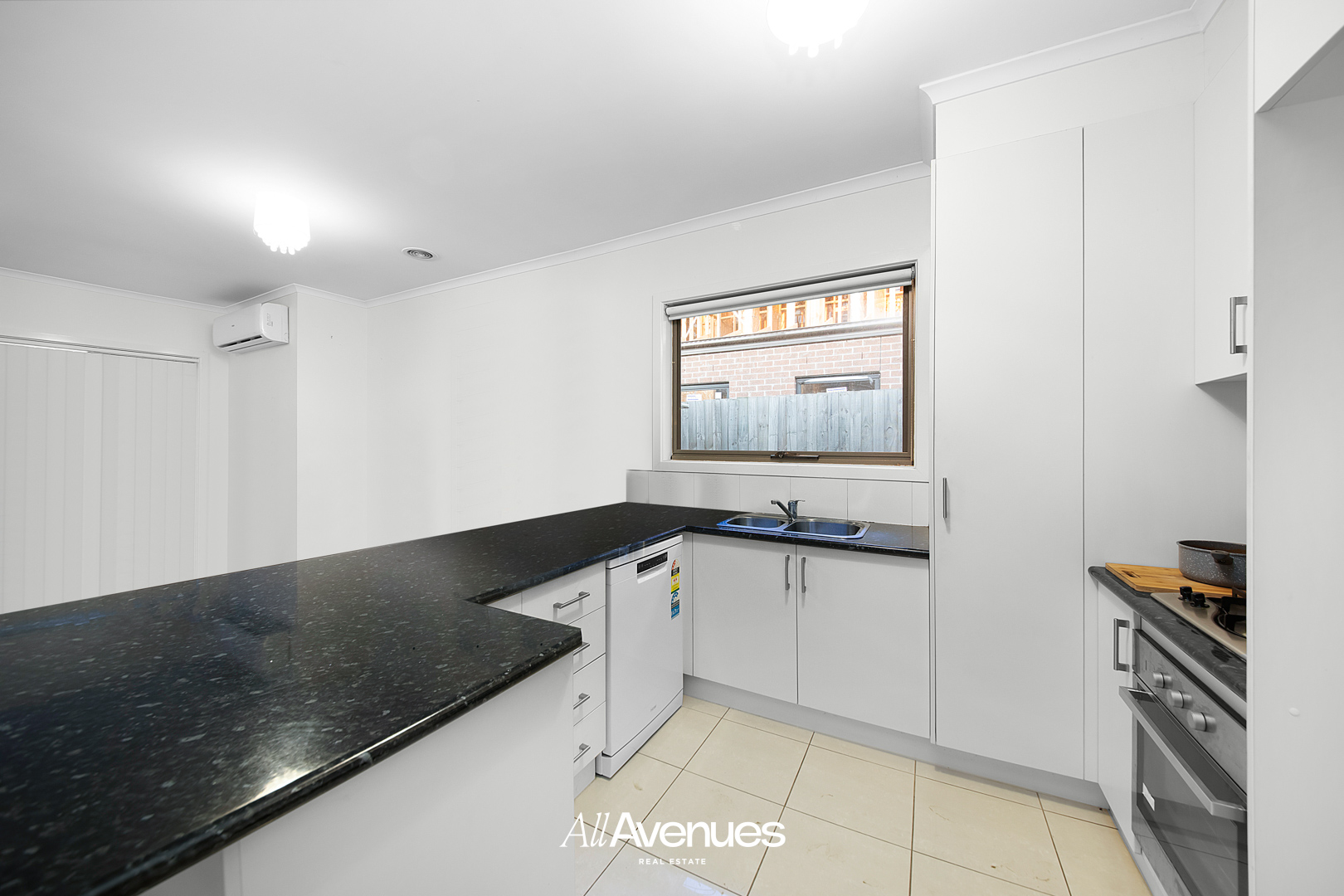 12 Meduno Drive, HAMPTON PARK, VIC 3976