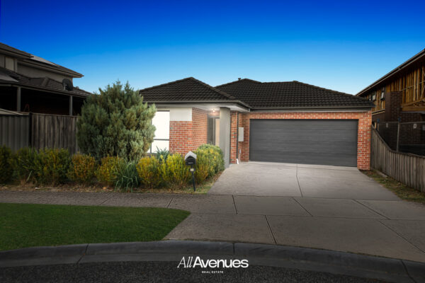 12 Meduno Drive, HAMPTON PARK, VIC 3976