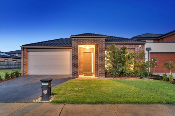 34 Pickerel Ave, Clyde North, VIC 3978