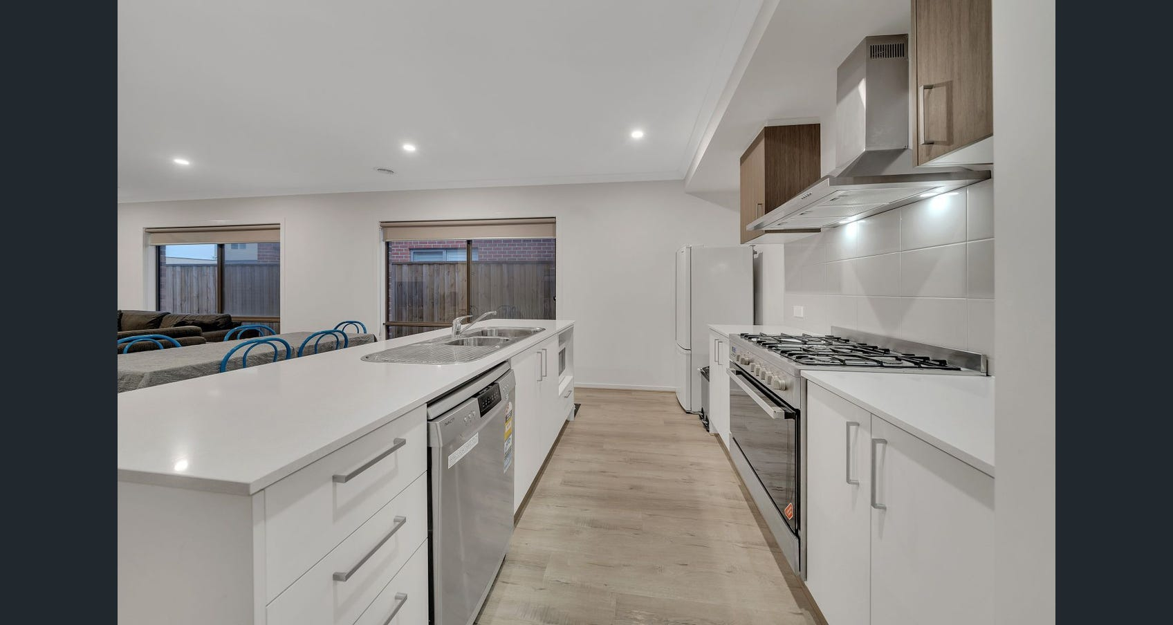34 Pickerel Ave, Clyde North, VIC 3978