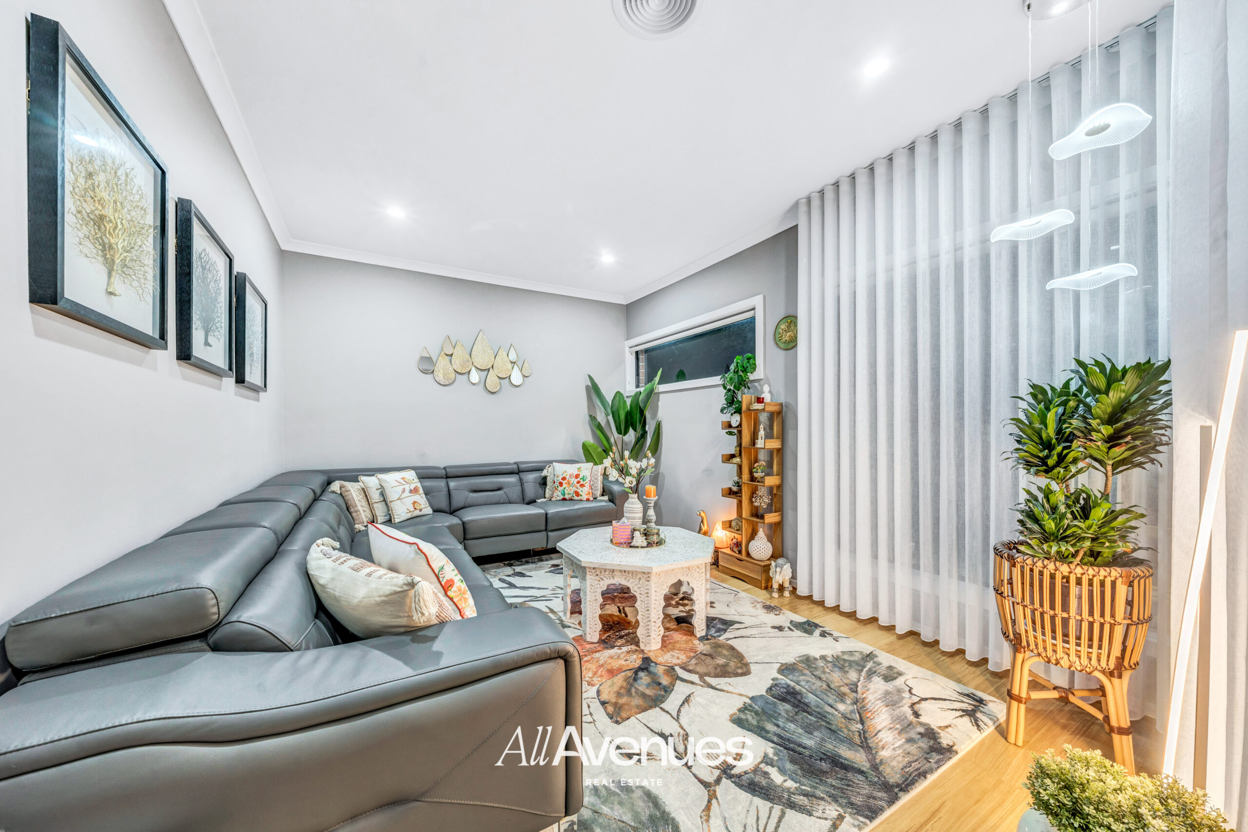 68 Fenway Boulevard, Clyde North - Thumbnail 3