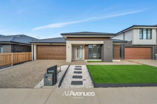 40 Hydrogen Cct, Clyde North, VIC 3978