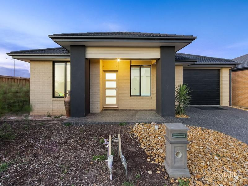 7 Reina Court, Clyde North, VIC 3978