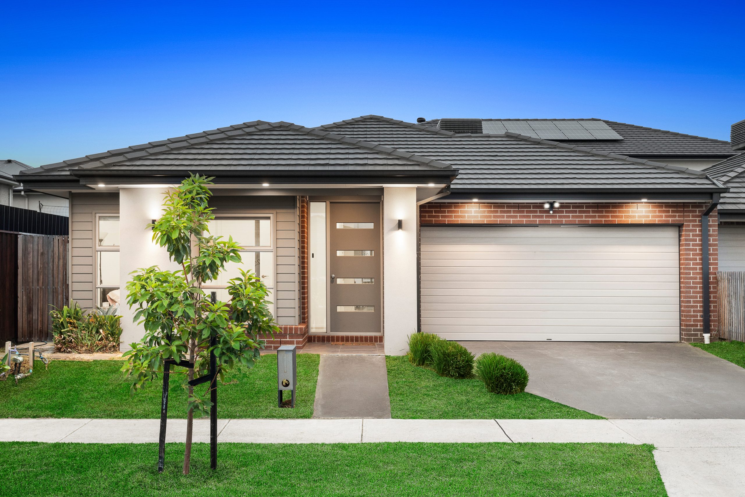 16 Respect Avenue, Clyde North - Image 1
