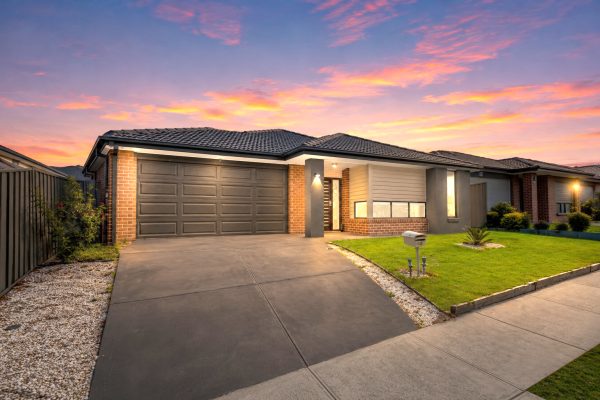 15 Barter Crescent, CRANBOURNE EAST, VIC 3977