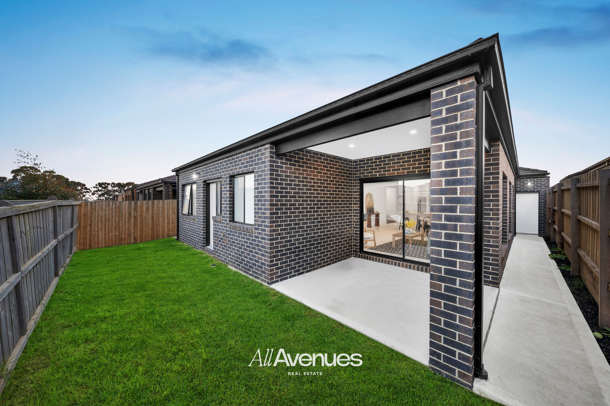 37 Dalmatian Street, CRANBOURNE EAST, VIC 3977