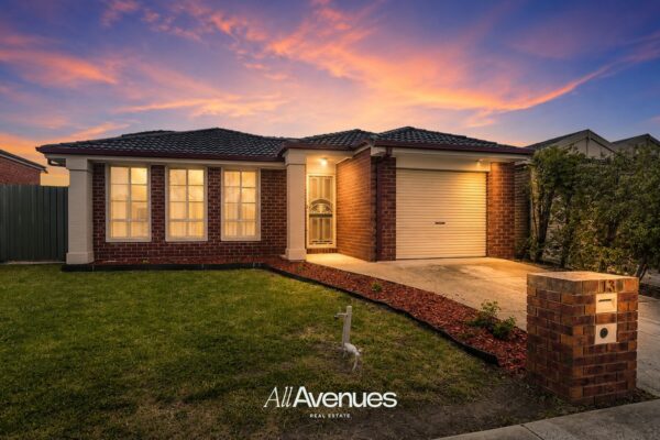 13 Houndsforth Street, CRANBOURNE EAST, VIC 3977
